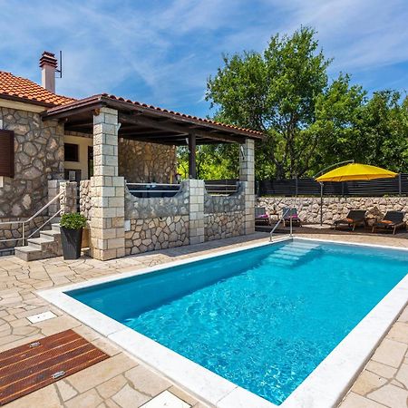 Nice Home In Lakmartin With Outdoor Swimming Pool Exterior photo