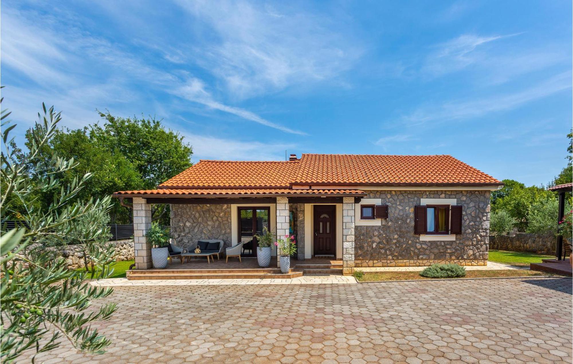 Nice Home In Lakmartin With Outdoor Swimming Pool Exterior photo