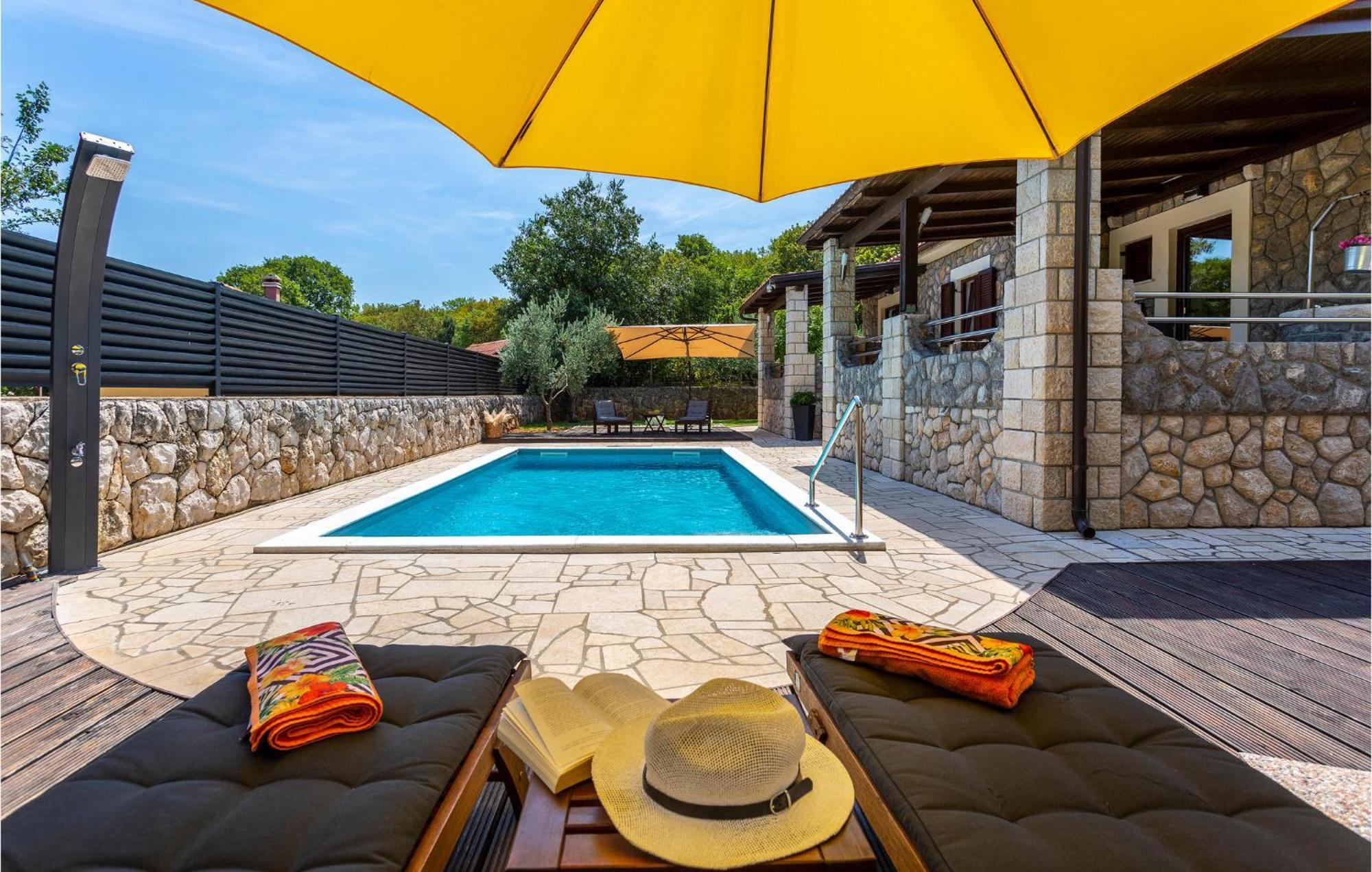 Nice Home In Lakmartin With Outdoor Swimming Pool Exterior photo