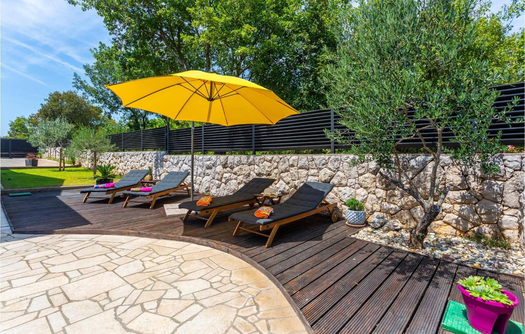 Nice Home In Lakmartin With Outdoor Swimming Pool Exterior photo