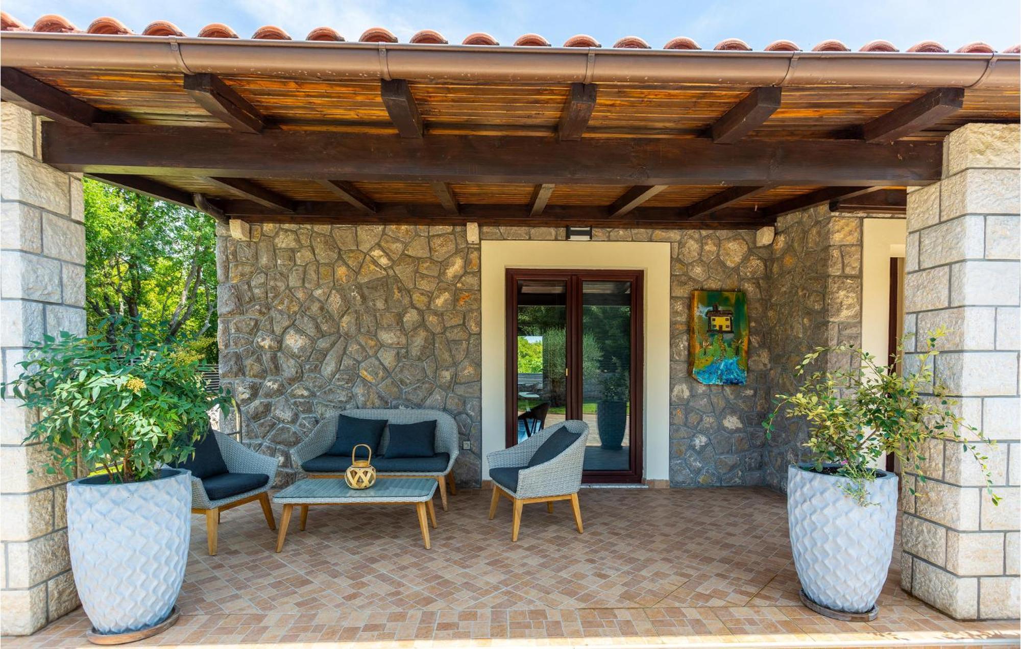 Nice Home In Lakmartin With Outdoor Swimming Pool Exterior photo