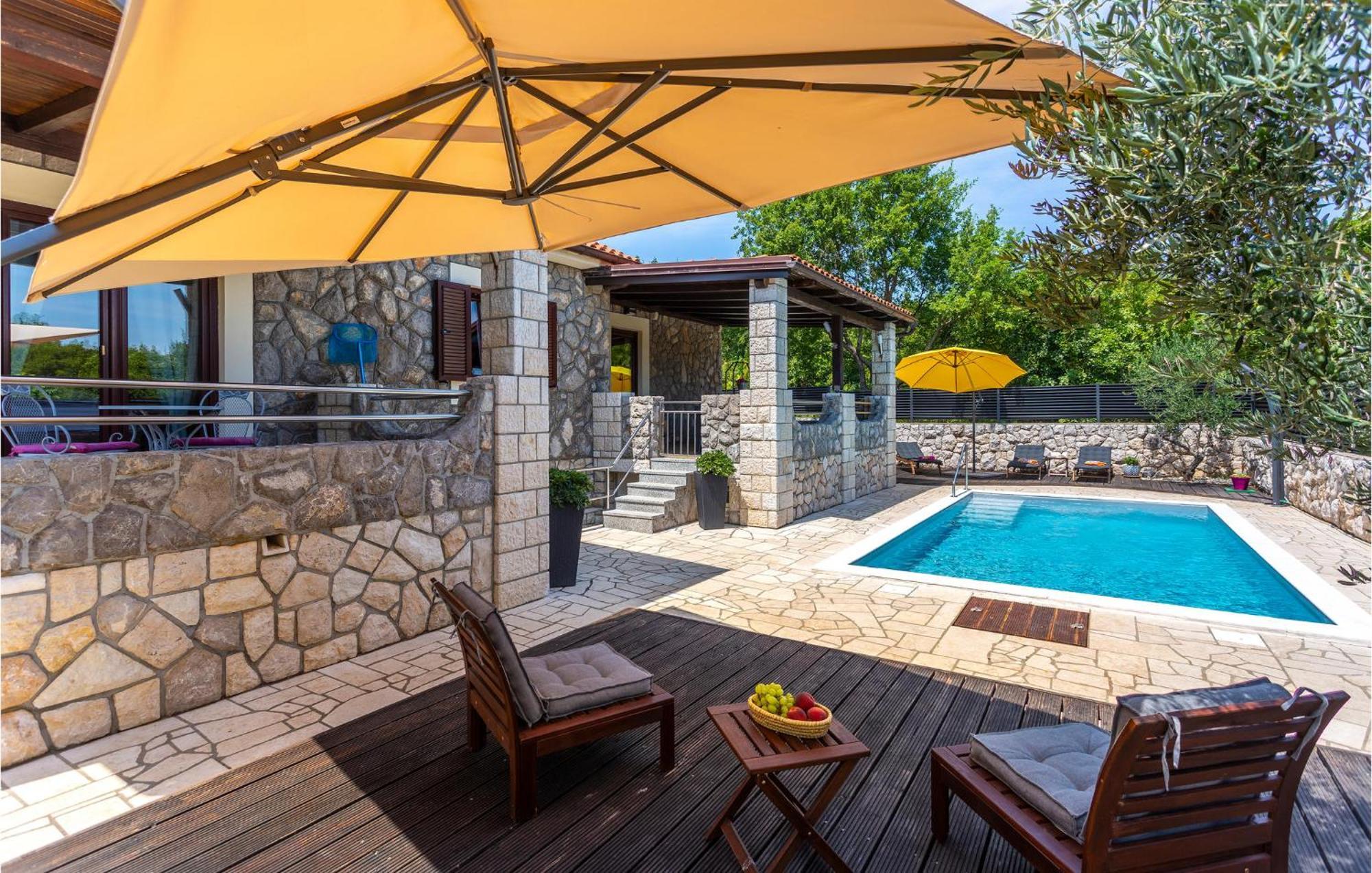 Nice Home In Lakmartin With Outdoor Swimming Pool Exterior photo