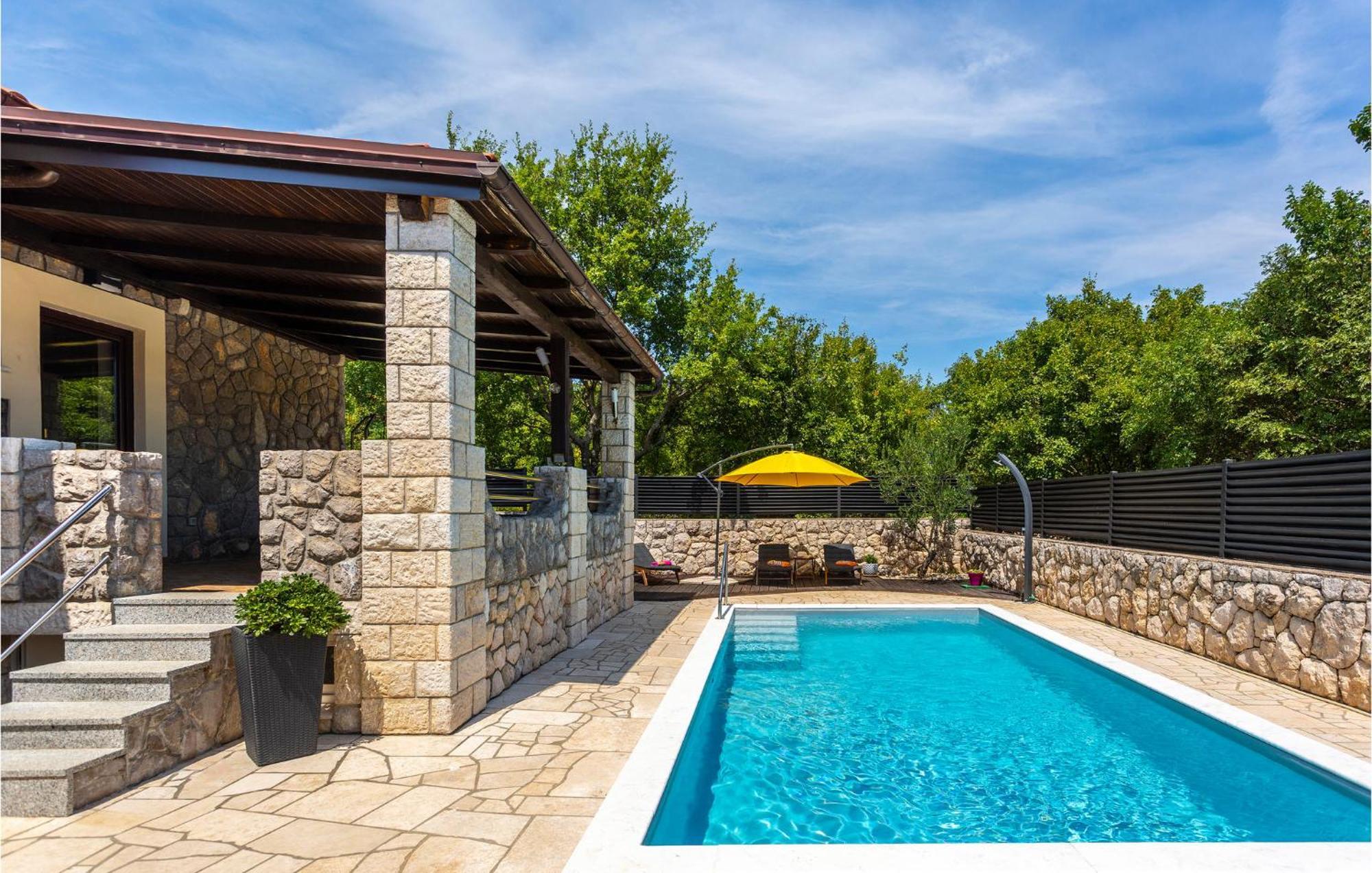 Nice Home In Lakmartin With Outdoor Swimming Pool Exterior photo
